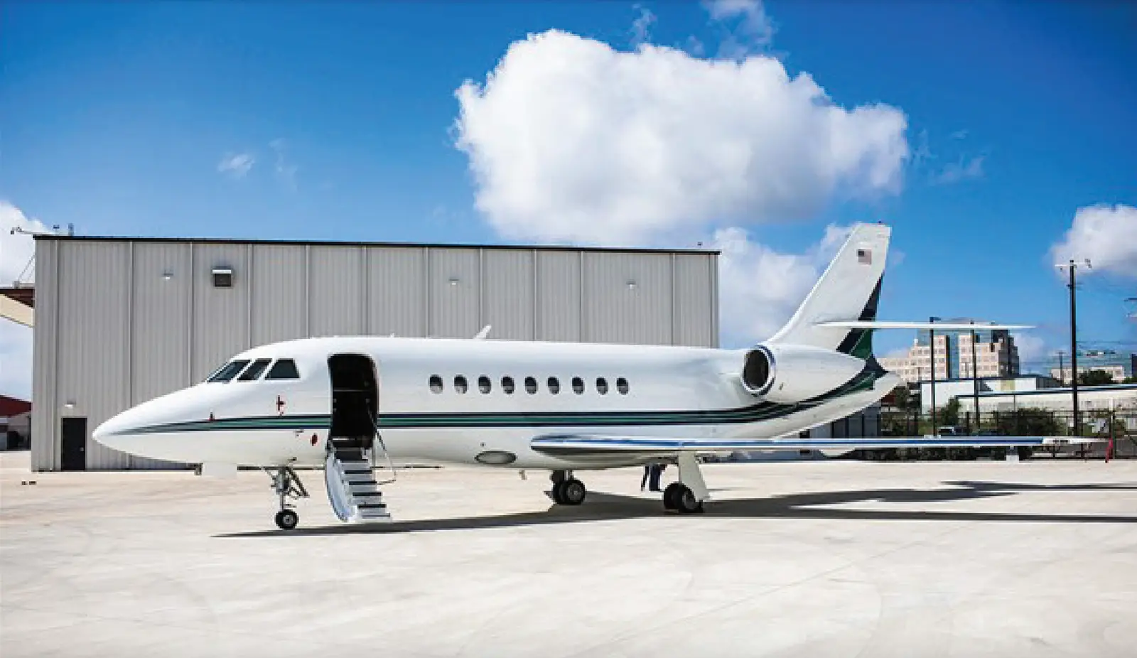 Dassault Falcon 2000 N827CK operated by Trident Aircraft, exterior