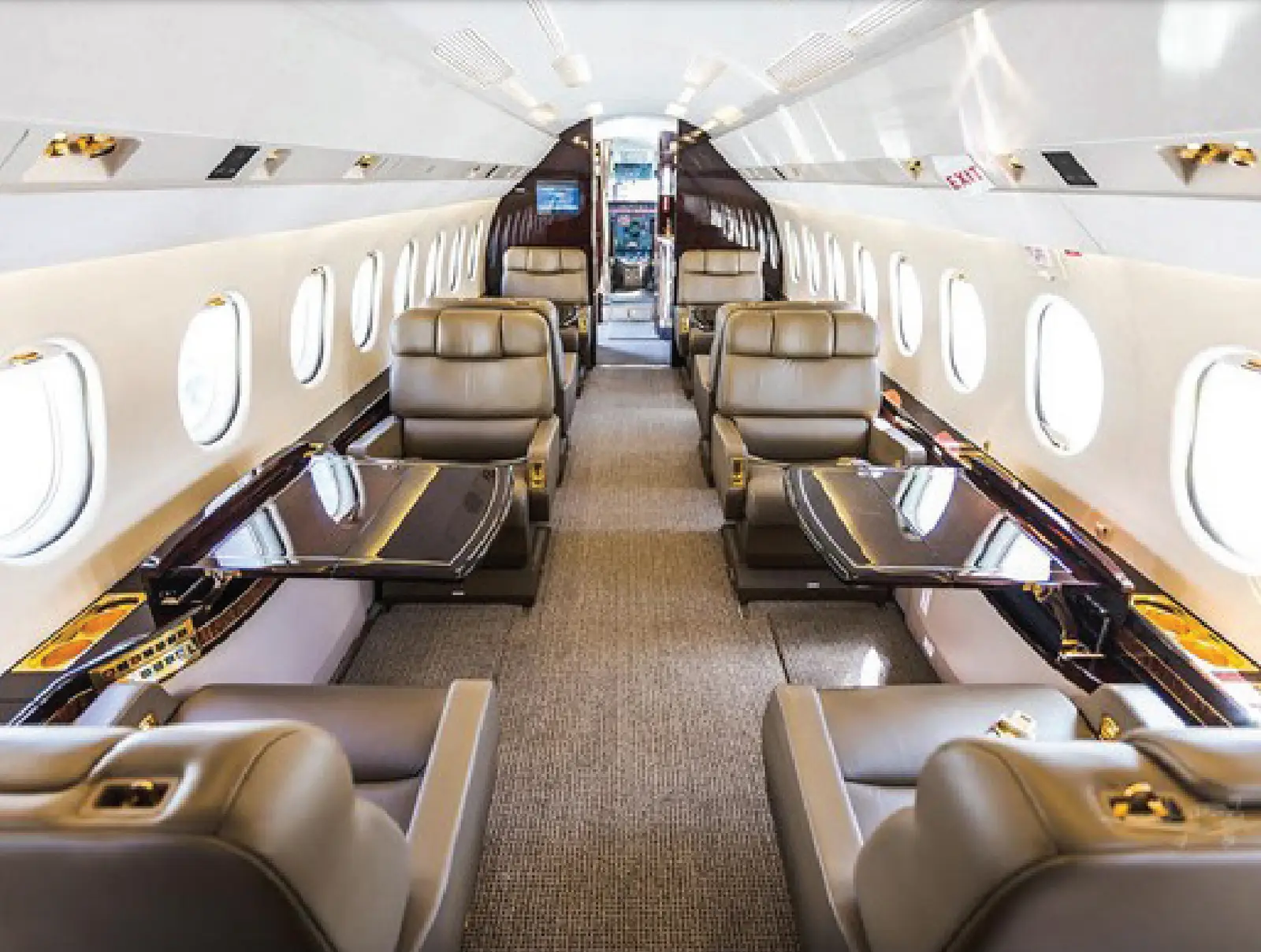 Dassault Falcon 2000 N827CK operated by Trident Aircraft photo 2