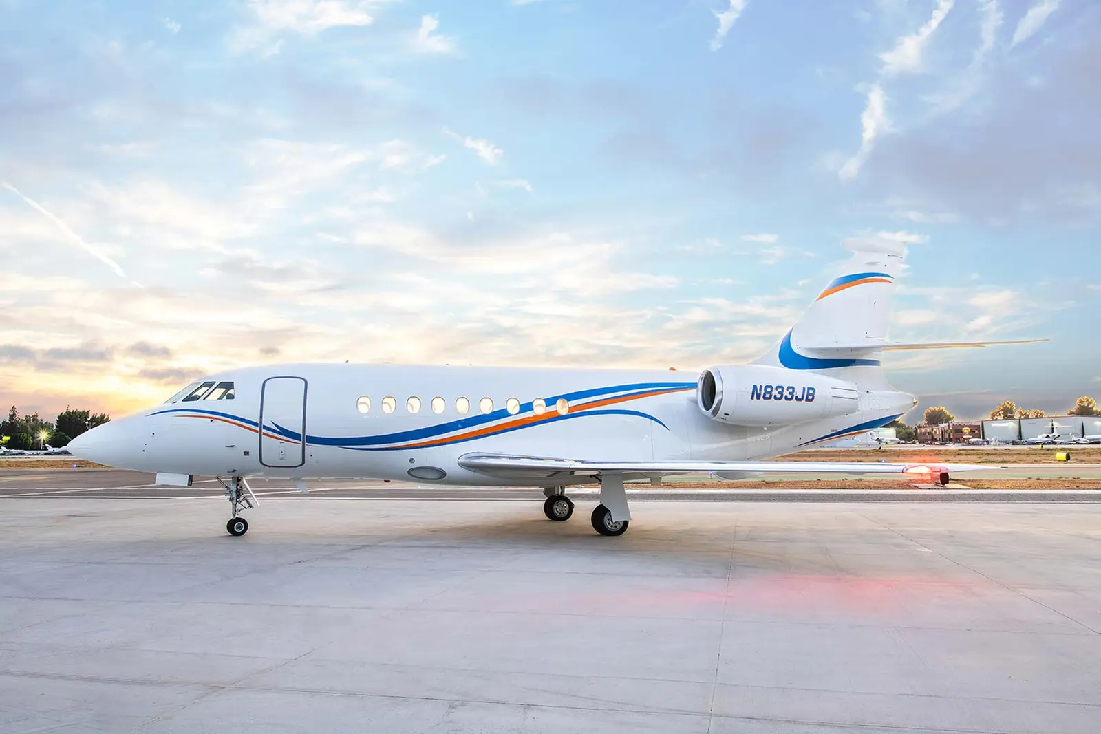 Dassault Falcon 2000EX EASy N833JB operated by Clay Lacy Aviation, Inc., exterior