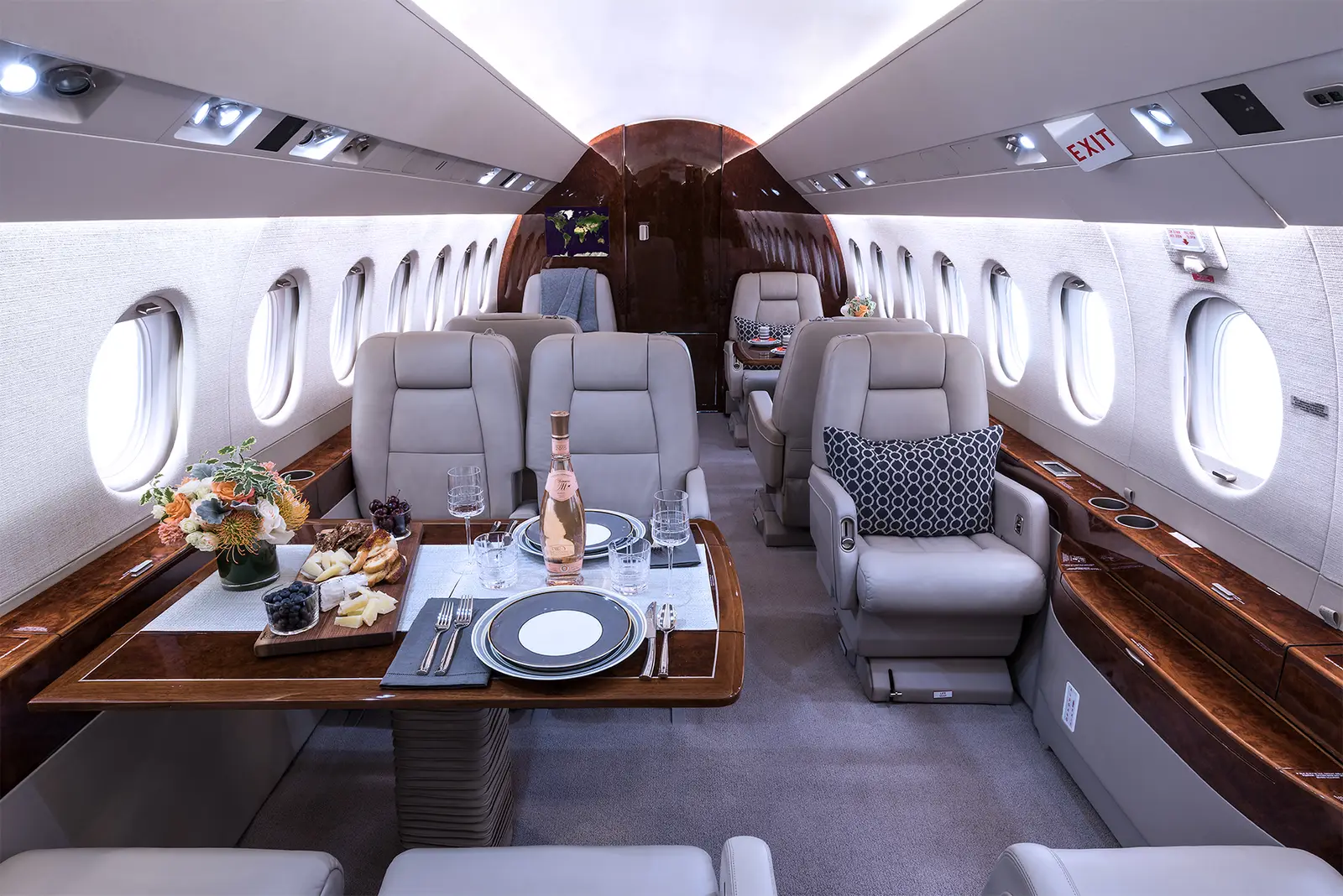 Dassault Falcon 2000EX EASy N833JB operated by Clay Lacy Aviation, Inc. photo 2