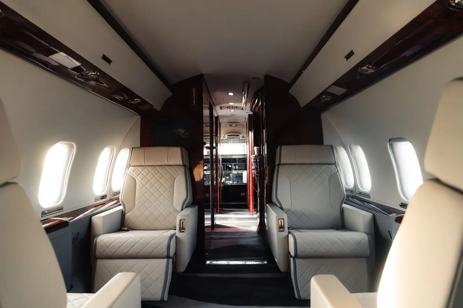 Bombardier Global Express N83WG operated by Fly Alliance photo 3