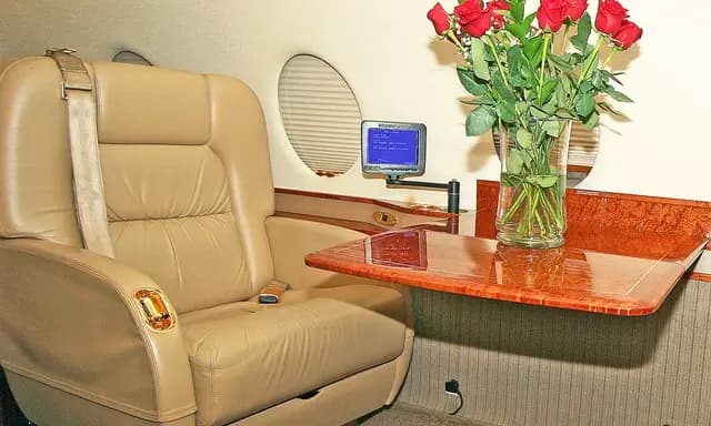 Gulfstream G200 N842SS operated by Presidential Aviation photo 5
