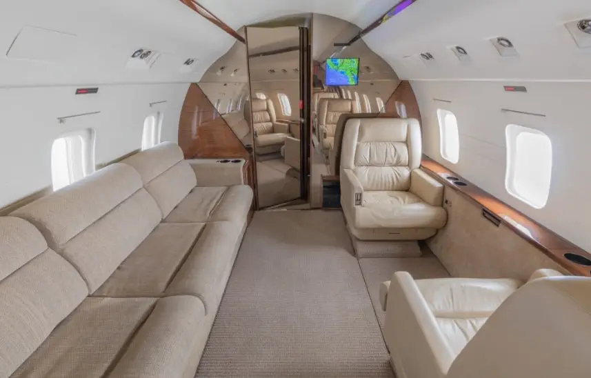 Bombardier Challenger 601 N843GS operated by Worldwide Jet Charter, Inc. photo 4