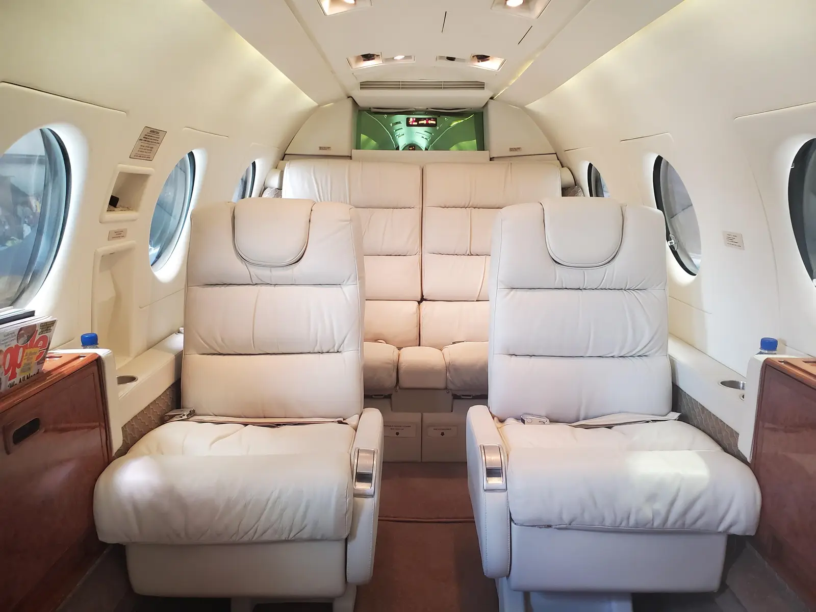 Beechcraft Beechjet 400 N848C operated by Encore Jet Management, LLC photo 2