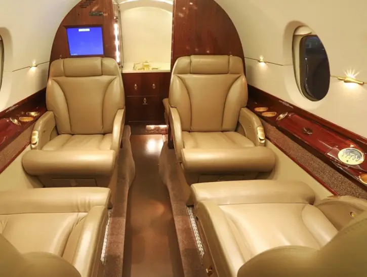 Beechcraft Hawker 800XP N84UP operated by M&N Aviation, Inc. photo 3