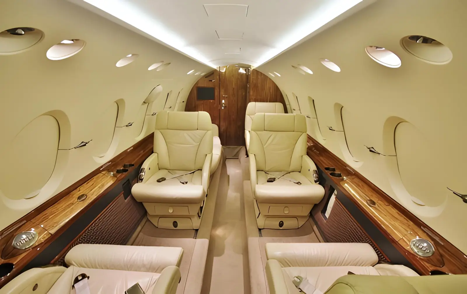 Beechcraft Hawker 800XP N850FB operated by Justice Air photo 3