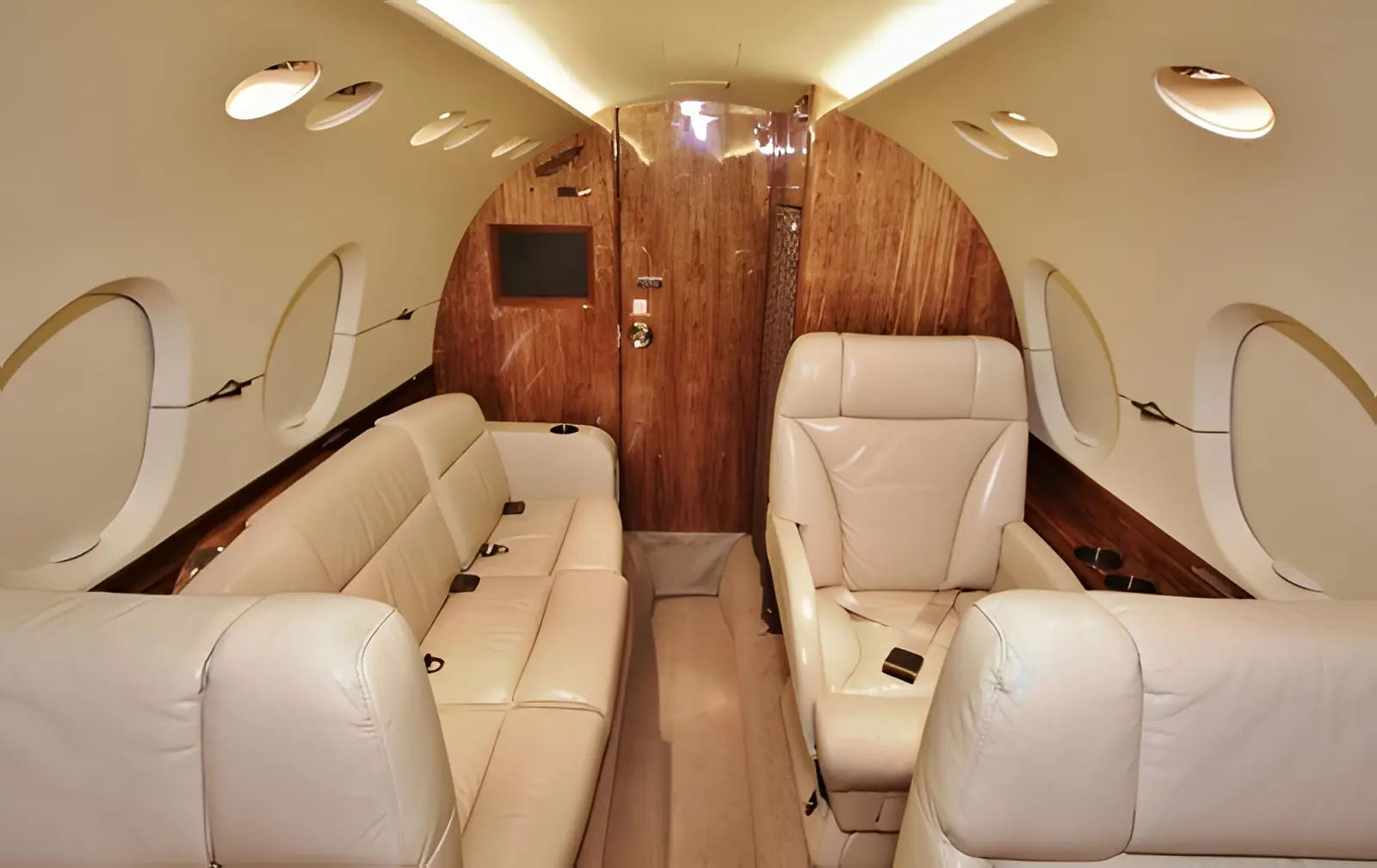 Beechcraft Hawker 800XP N850FB operated by Justice Air photo 5
