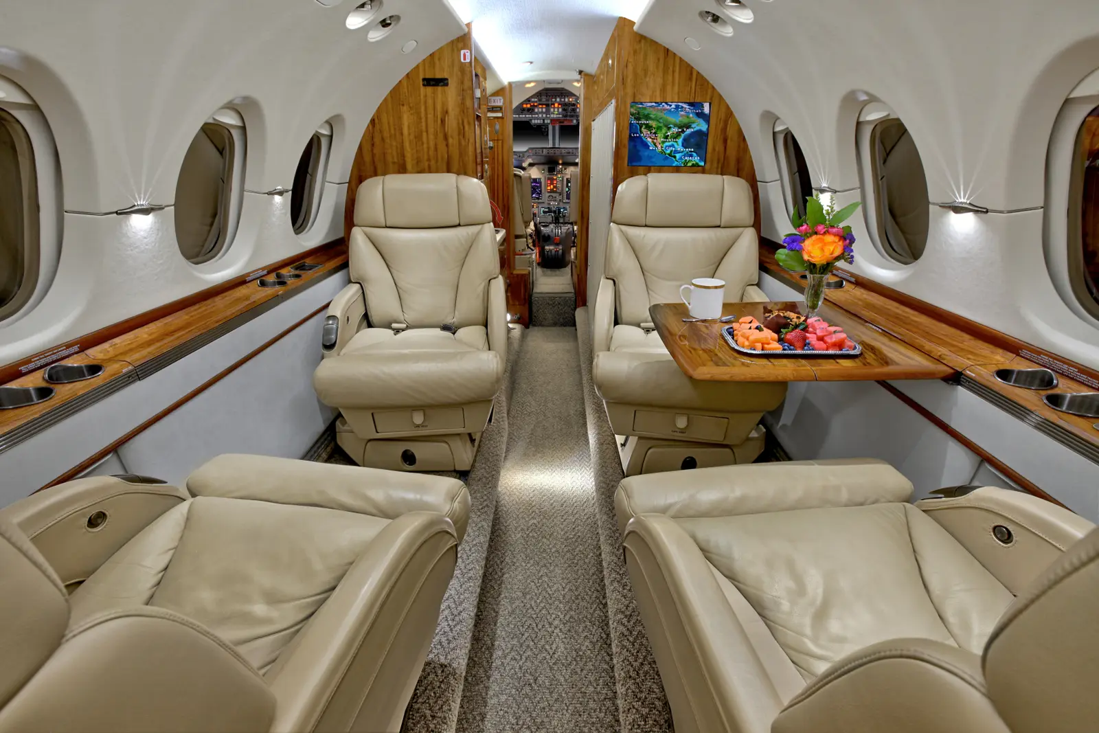 Beechcraft Hawker 850XP N850MJ operated by DuPage Aerospace photo 2