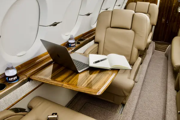Beechcraft Hawker 850XP N850PE operated by Integrated Flight Resources, Inc., KDPA photo 3