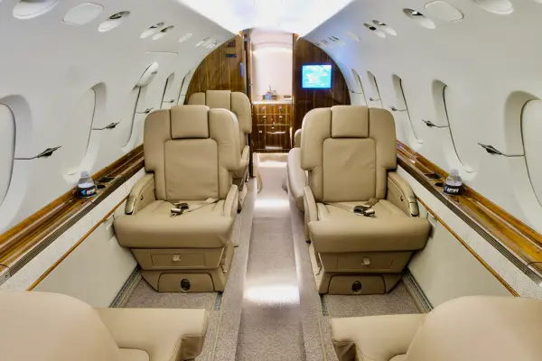 Beechcraft Hawker 850XP N850PE operated by Integrated Flight Resources, Inc., KDPA photo 4