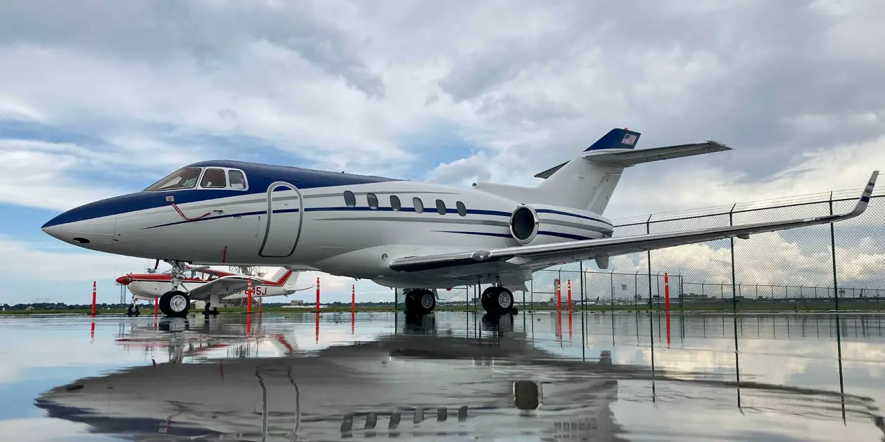 Beechcraft Hawker 850XP N850SG operated by Sky Quest, LLC, KCLE photo 2