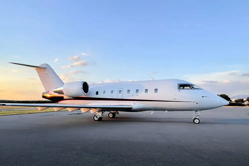 Bombardier Challenger 604 N851GK operated by Solairus Aviation, exterior