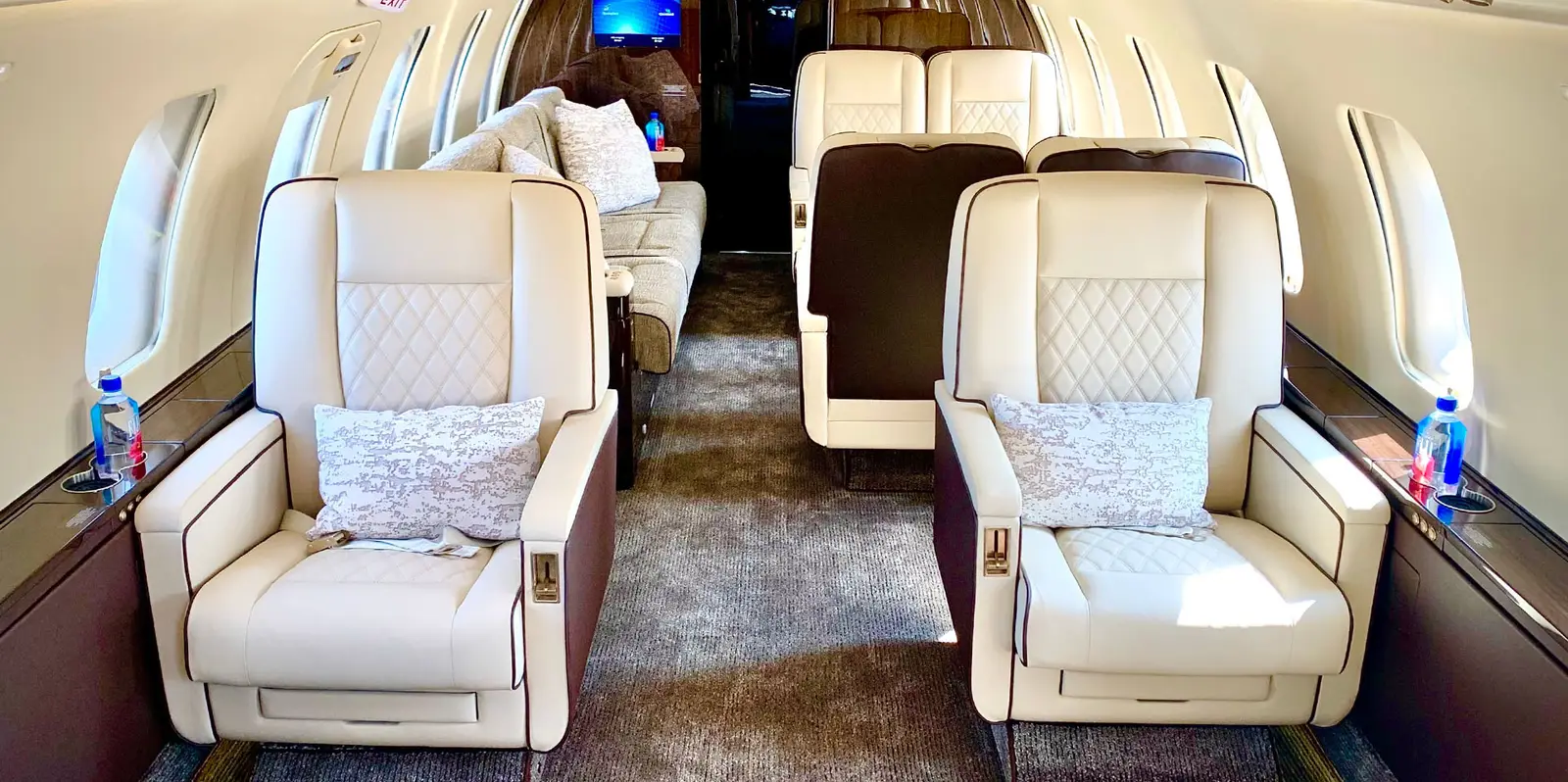 Bombardier Challenger 605 N858CV operated by Sky Quest, LLC photo 3