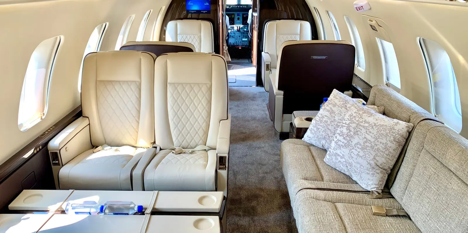 Bombardier Challenger 605 N858CV operated by Sky Quest, LLC photo 4