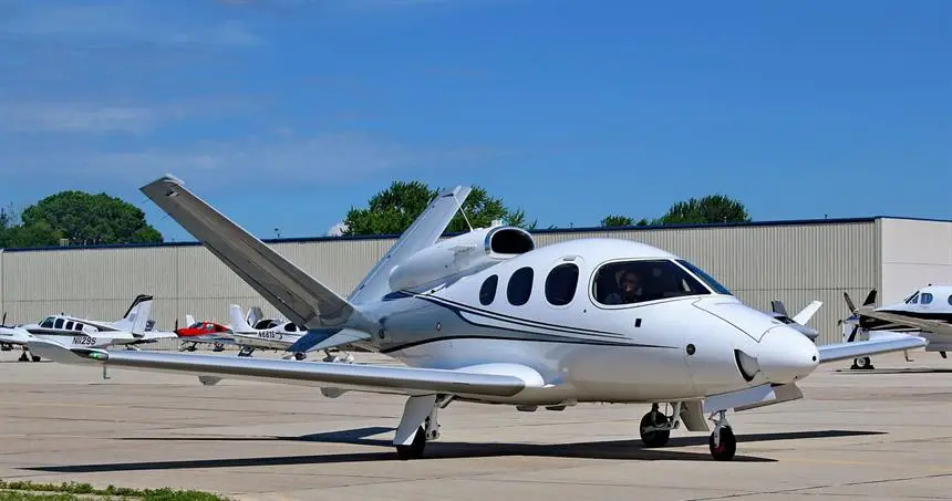 Cirrus SF50 N85AH operated by Skyway Aviation Services, Inc. photo 2