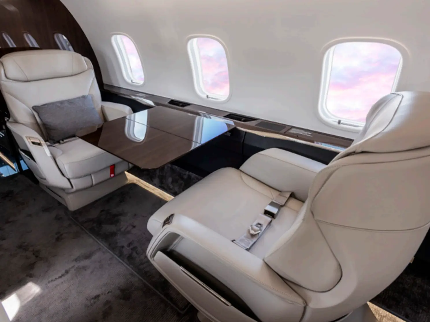 Bombardier Challenger 3500 N860CM operated by JetRight photo 3