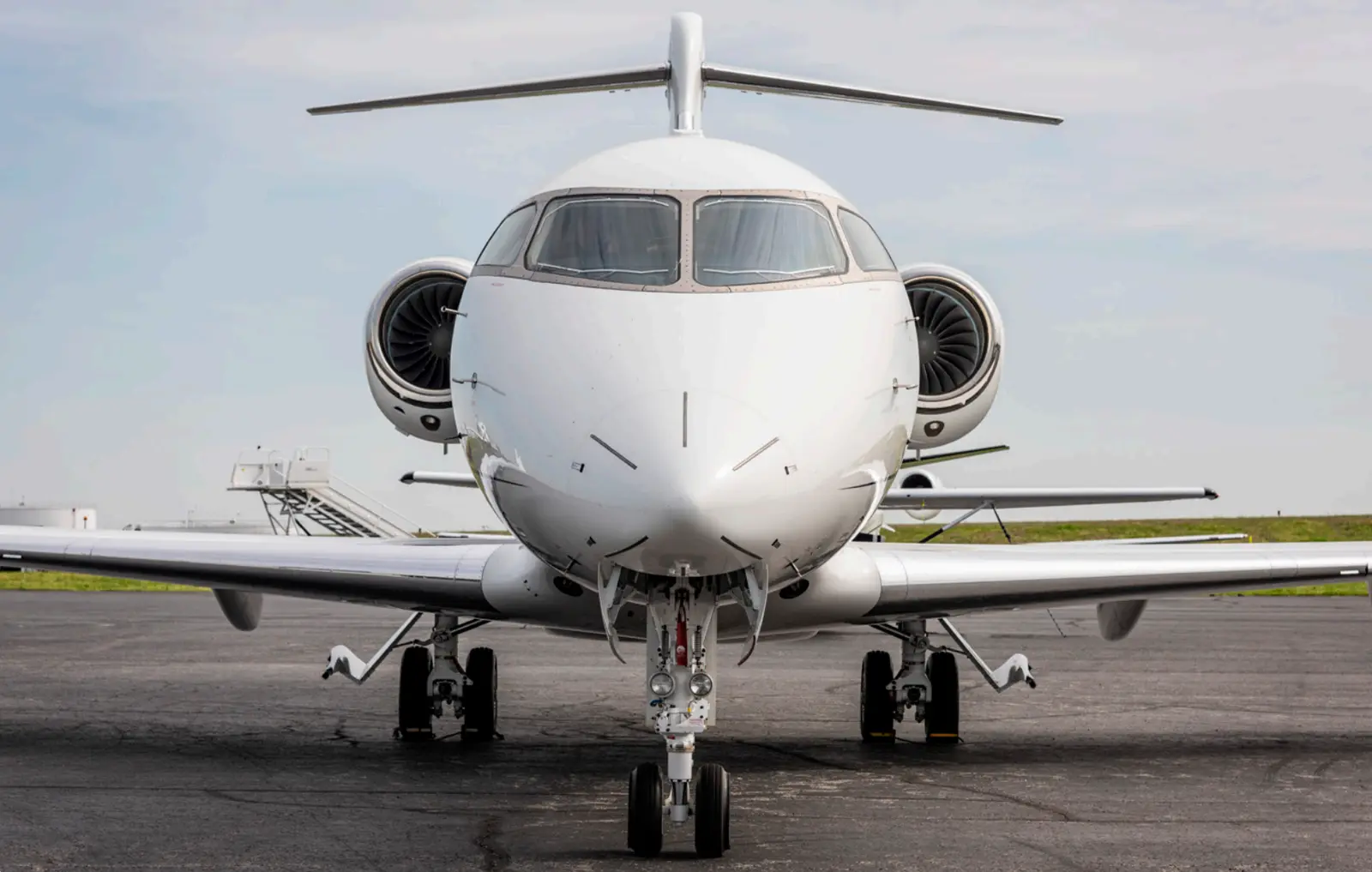 Bombardier Challenger 3500 N860CM operated by JetRight photo 5