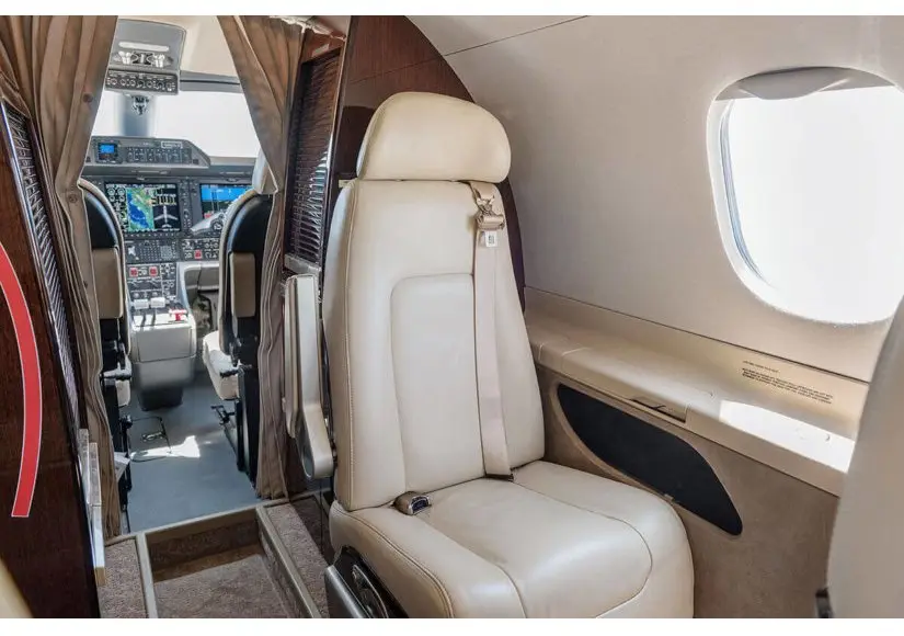 Embraer Phenom 300 N862LG operated by Pacific Coast Jet photo 2