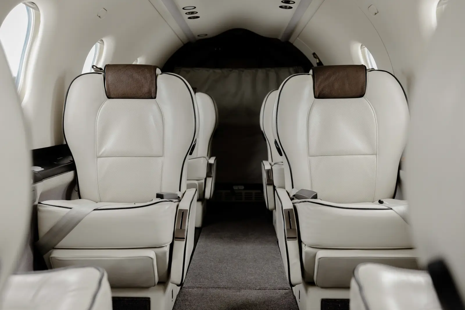 Pilatus PC-12/47 N867PP operated by Charter Jet Transport, Inc. photo 3