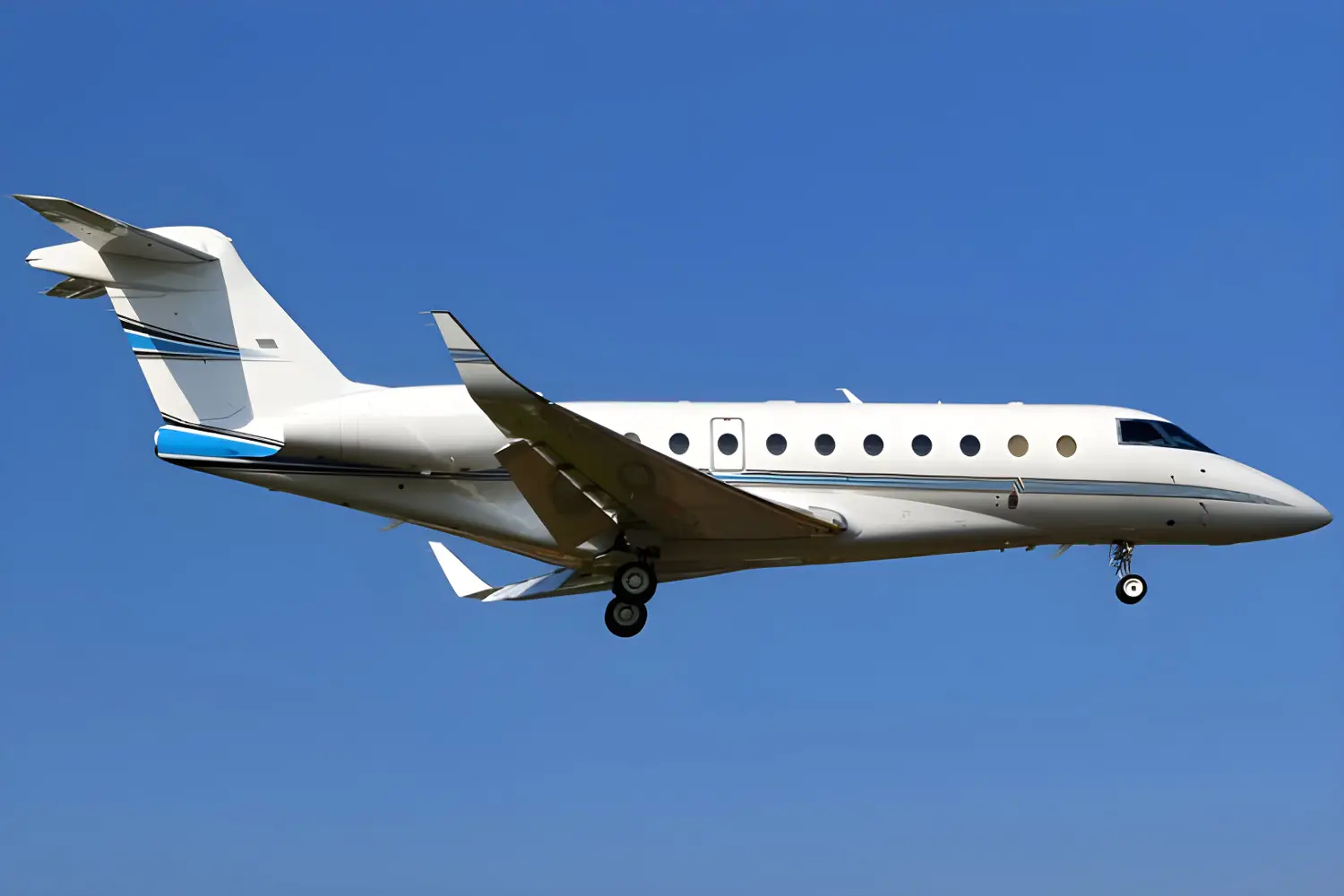 Gulfstream G280 N868LX operated by Executive Fliteways, Inc., exterior