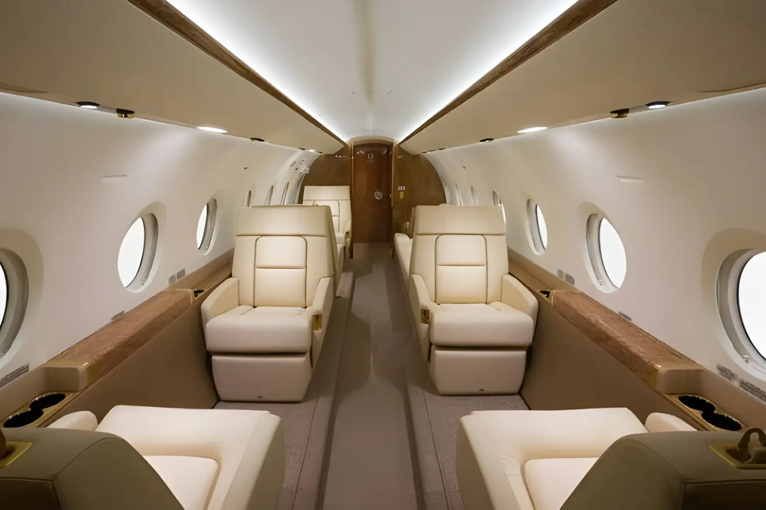 Gulfstream G280 N868LX operated by Executive Fliteways, Inc. photo 2