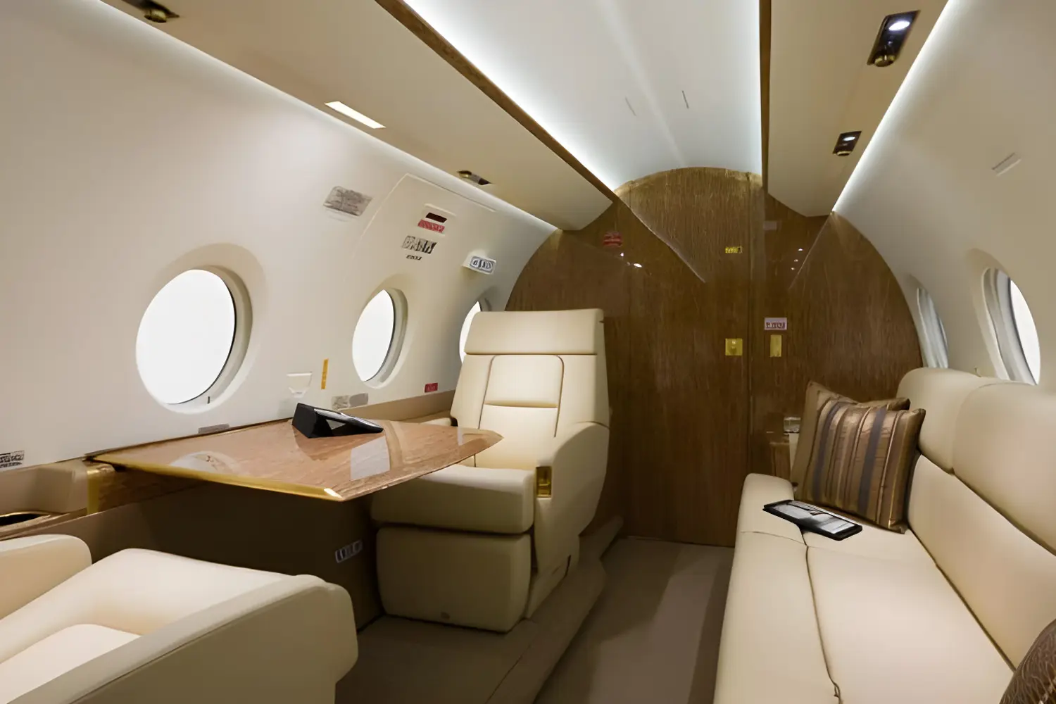 Gulfstream G280 N868LX operated by Executive Fliteways, Inc. photo 6