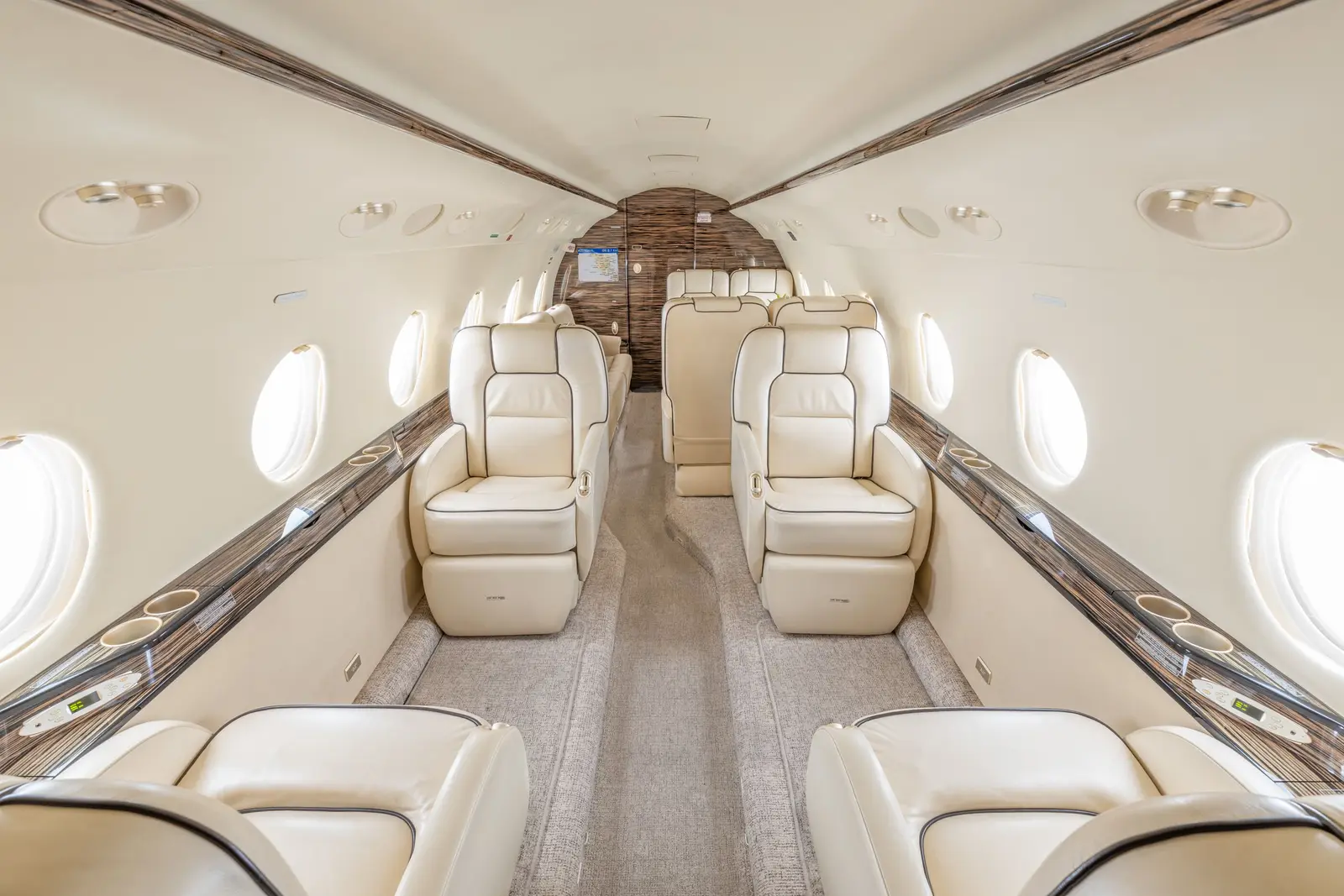 Gulfstream G200 N868SC operated by Air 7 LLC photo 2