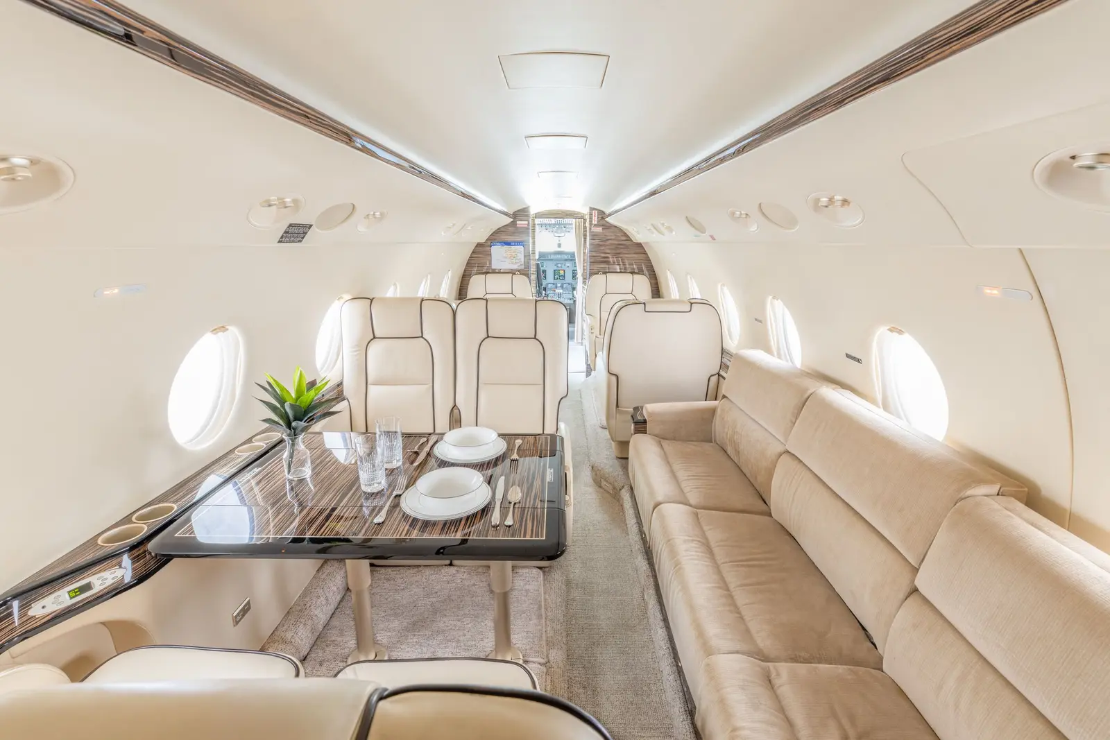 Gulfstream G200 N868SC operated by Air 7 LLC photo 3