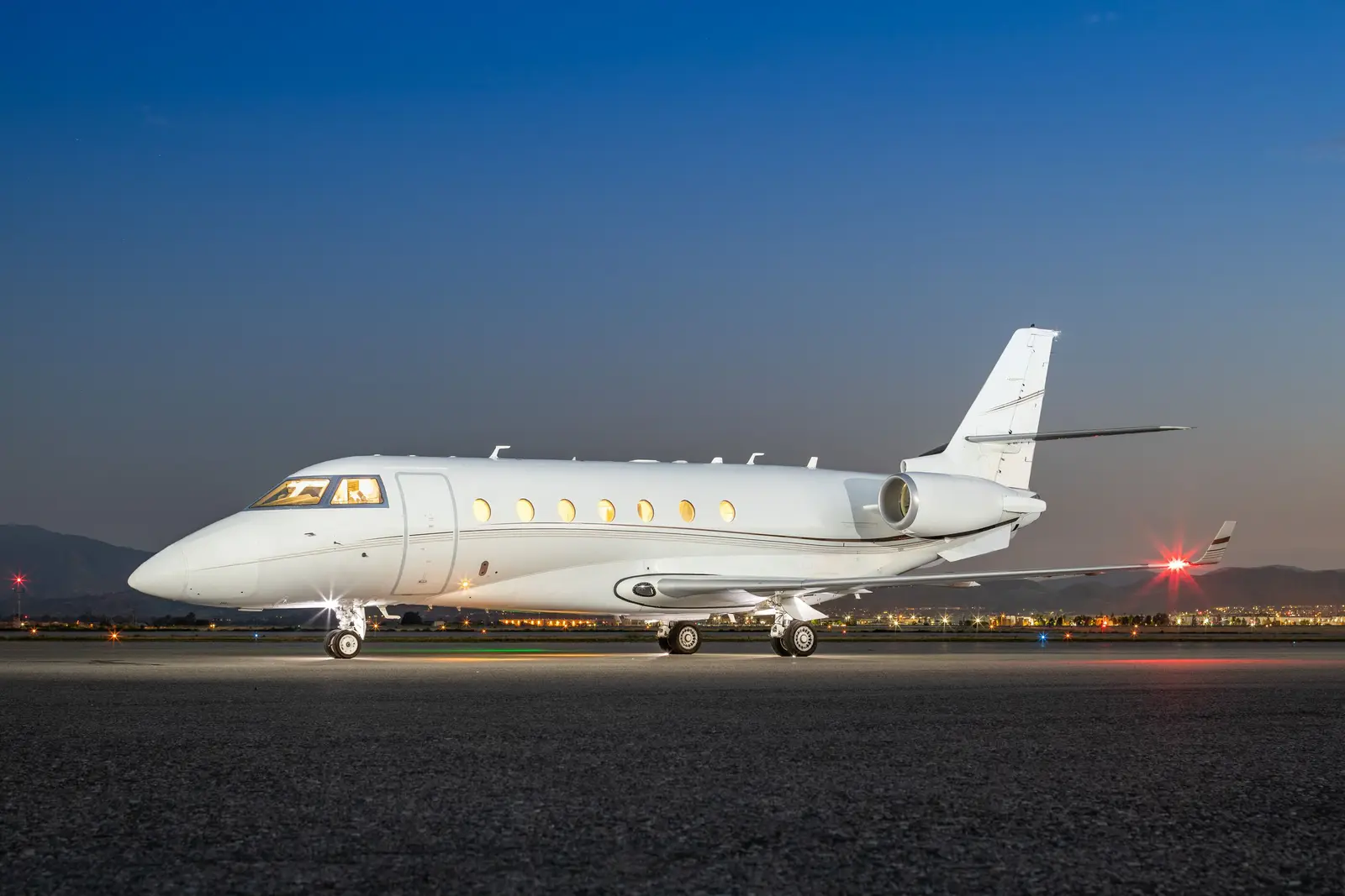 Gulfstream G200 N868SC operated by Air 7 LLC photo 4