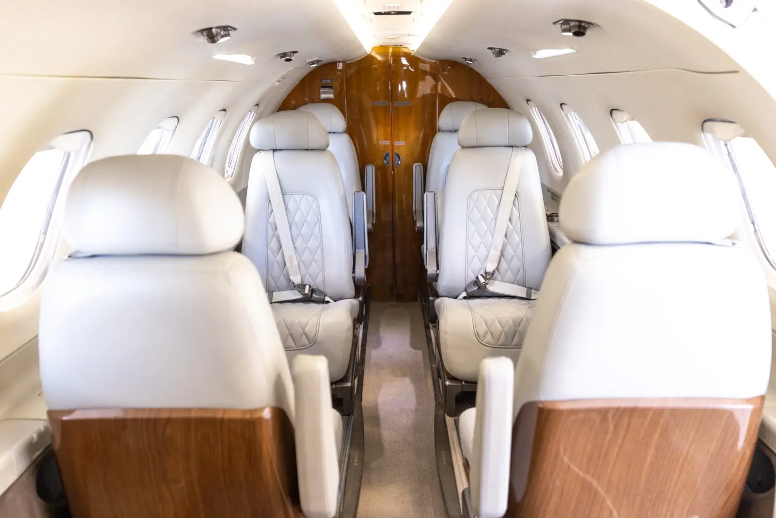 Embraer Phenom 300 N869MW operated by Thrive Aviation photo 2