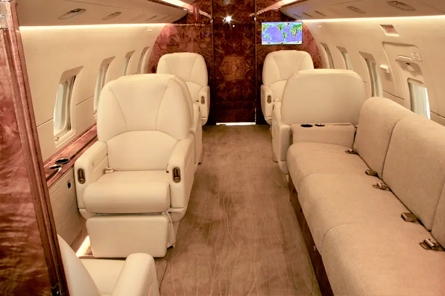 Bombardier Challenger 604 N872BC operated by Integrated Flight Resources, Inc., KDPA photo 4