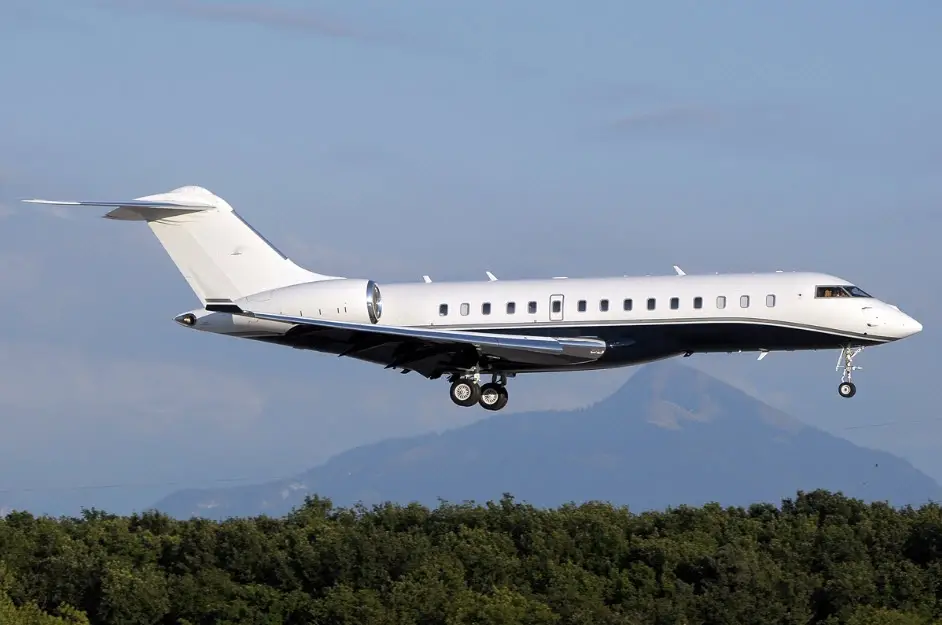 Bombardier Global 6000 N878SC operated by The Whitewind Company photo 2