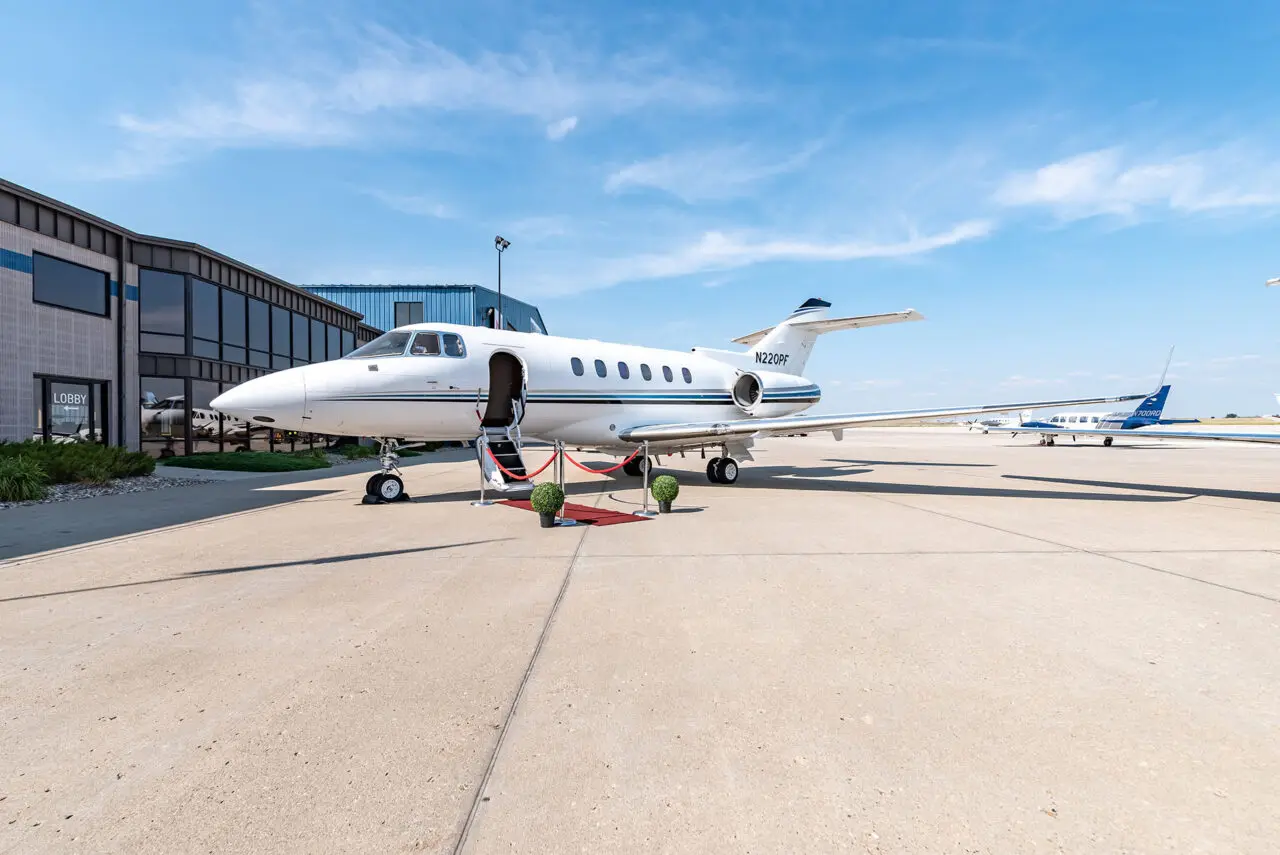 Beechcraft Hawker 800XP N880PL operated by Executive Air Taxi Corporation, exterior