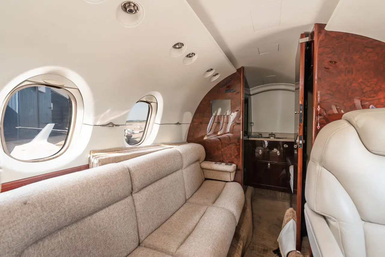 Beechcraft Hawker 800XP N880PL operated by Executive Air Taxi Corporation photo 4