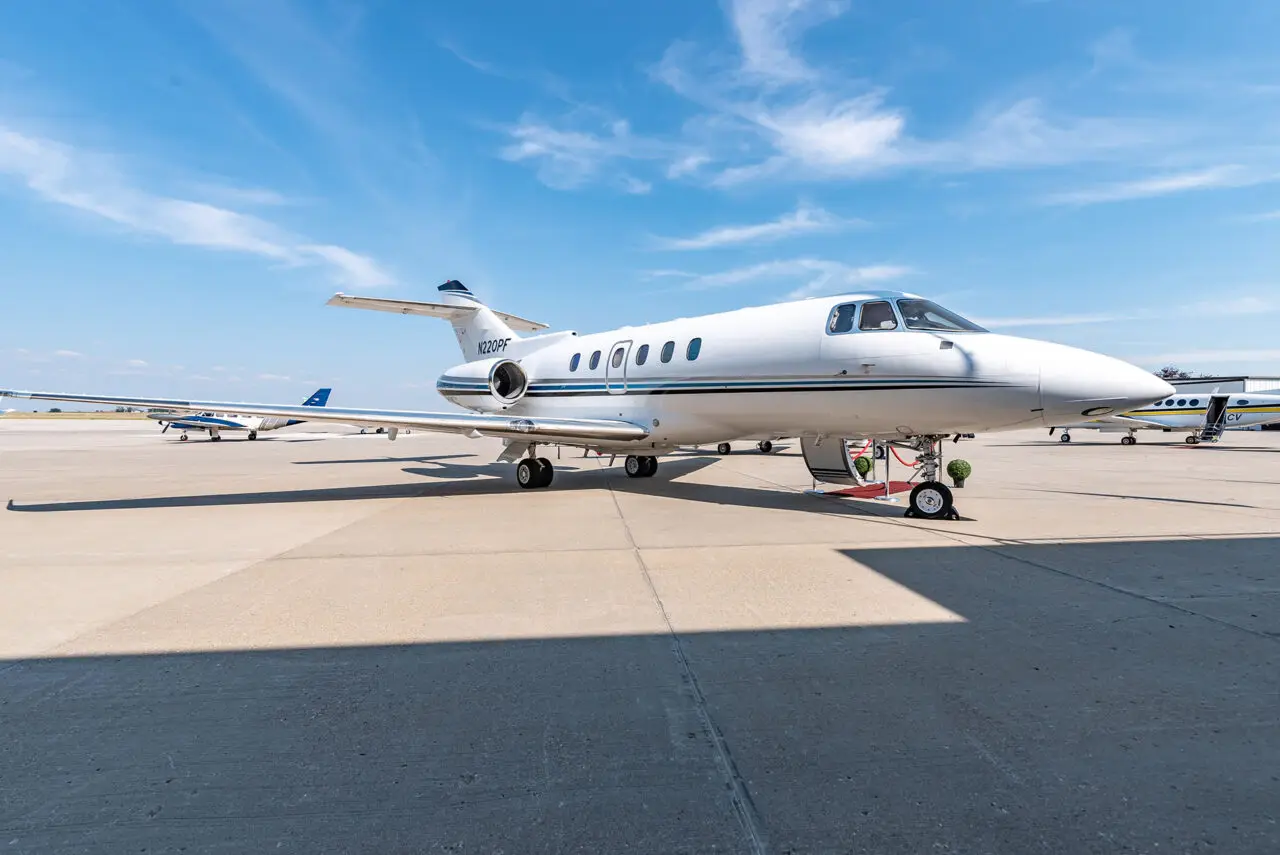 Beechcraft Hawker 800XP N880PL operated by Executive Air Taxi Corporation photo 5