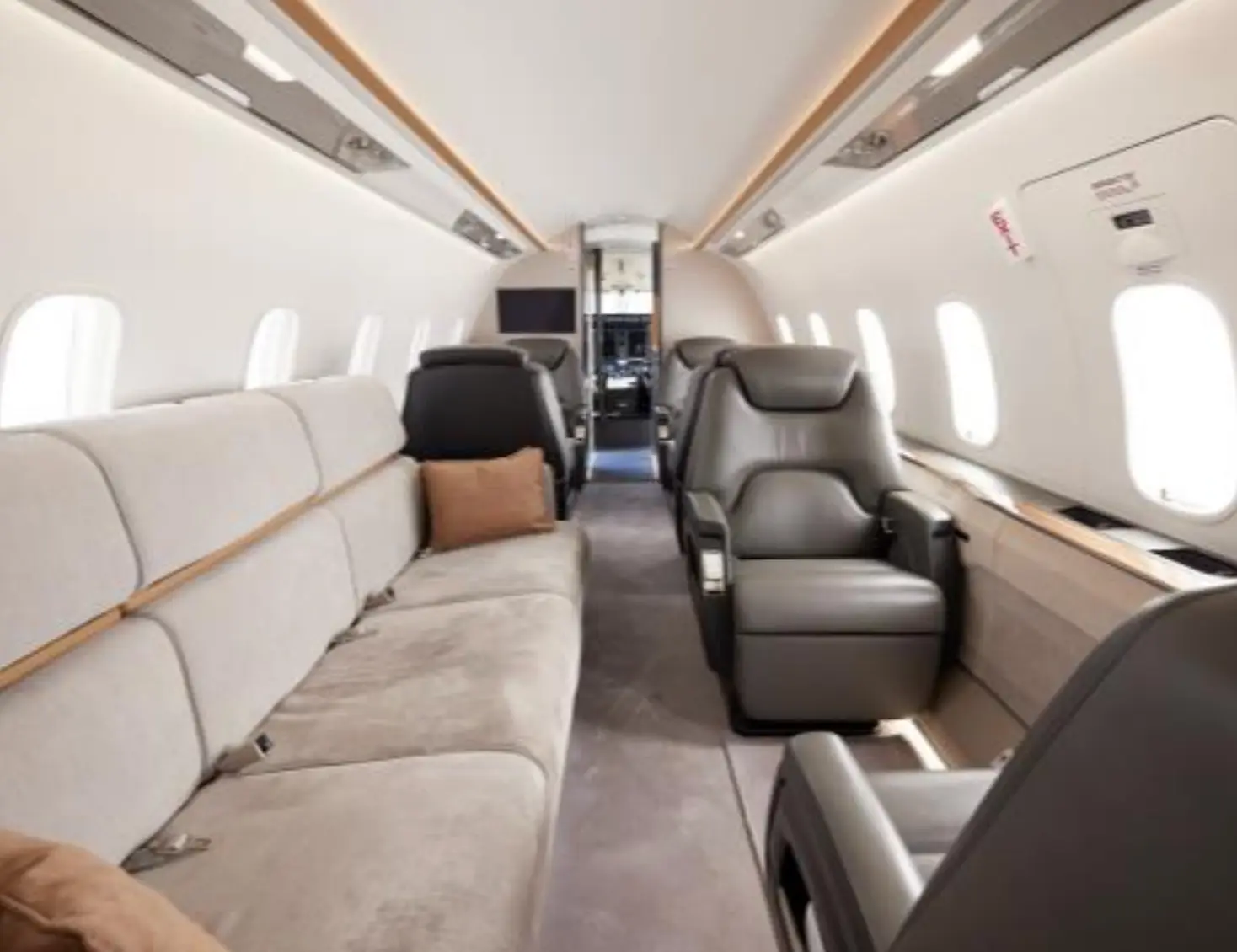 Bombardier Challenger 350 N881CC operated by Jet Aviation photo 3