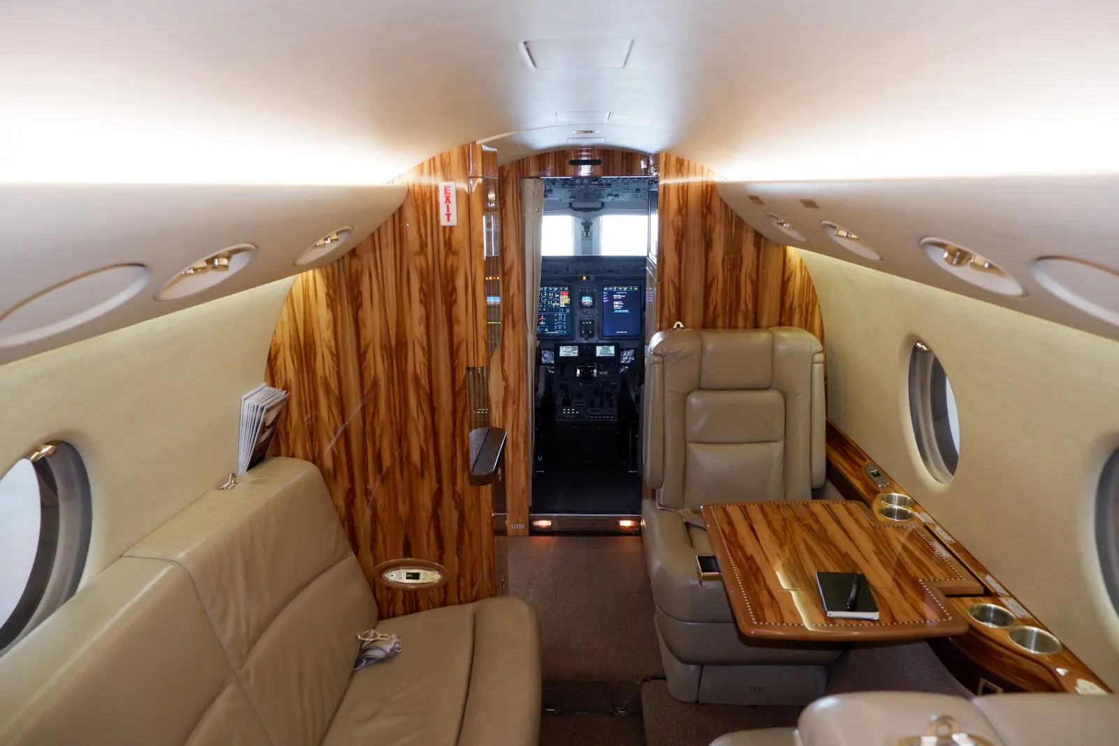 Gulfstream G150 N8821C operated by CSM Aviation photo 4