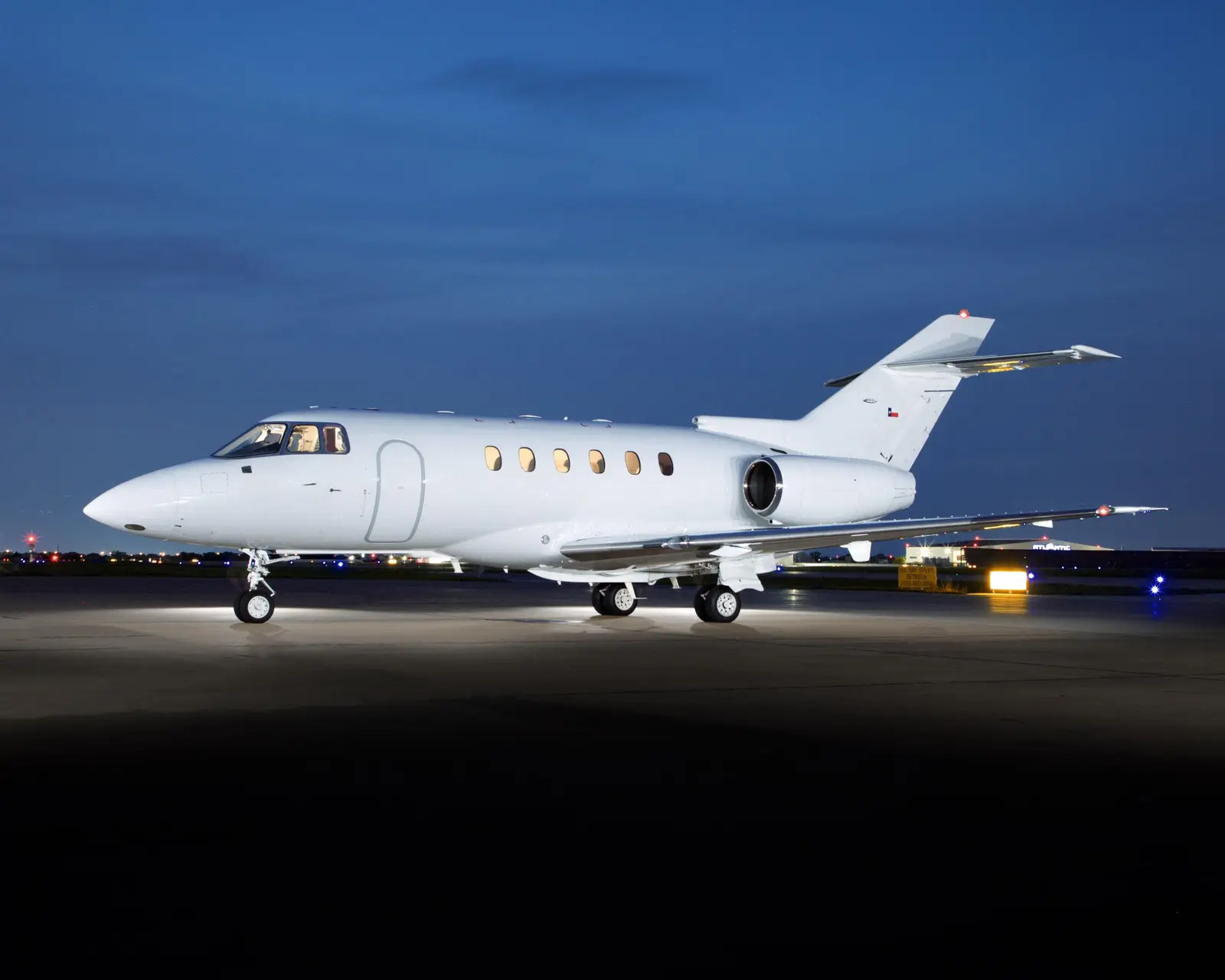 Beechcraft Hawker 800XP N886DL operated by Trinity Private Jet Charter, exterior