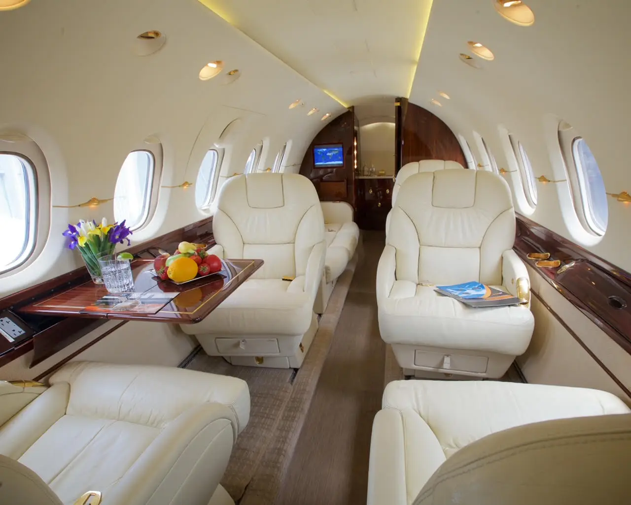 Beechcraft Hawker 800XP N886DL operated by Trinity Private Jet Charter photo 3
