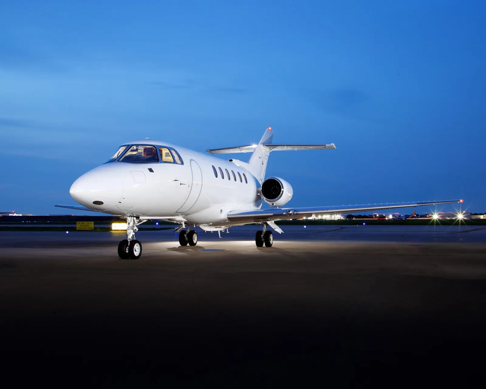 Beechcraft Hawker 800XP N886DL operated by Trinity Private Jet Charter photo 5