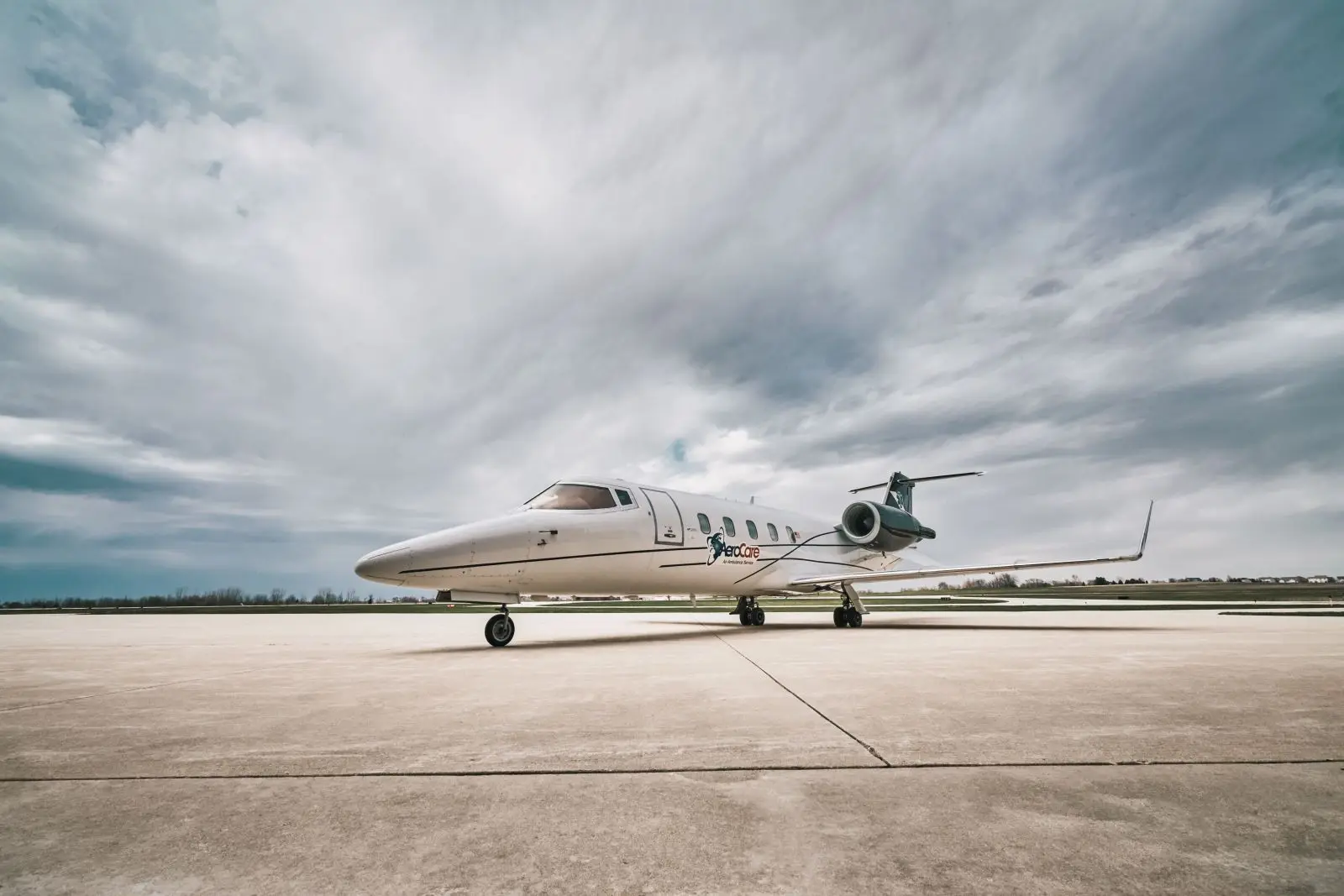 Bombardier Learjet 31ER N888CP operated by AeroCare Air Ambulance & Medevac Service, Inc. photo 3