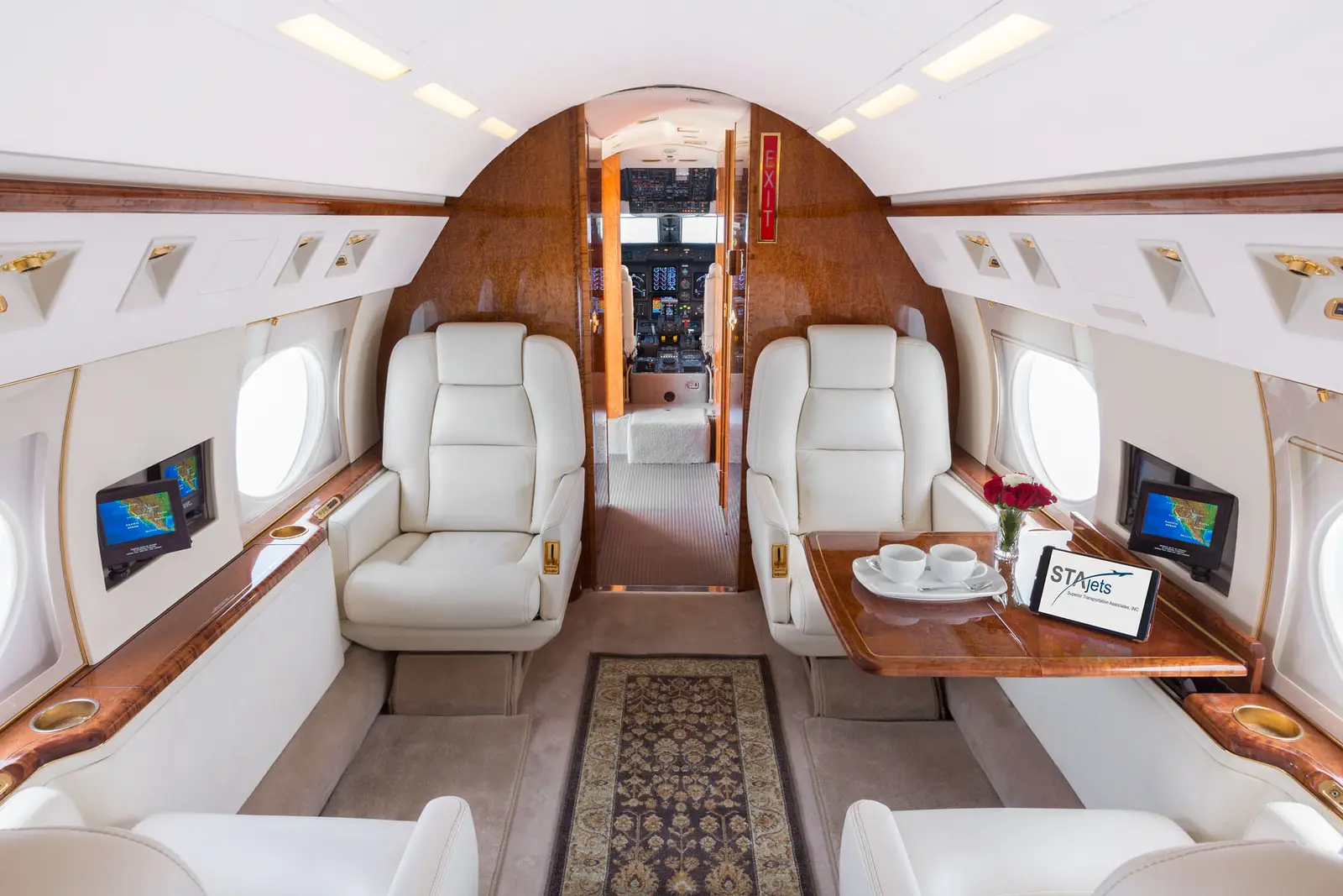 Gulfstream IV-SP N888LD operated by STAJets, KSNA, exterior