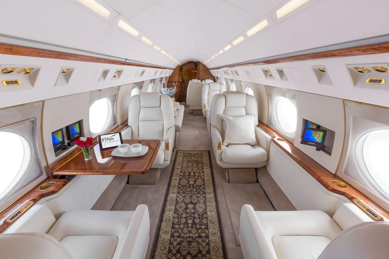 Gulfstream IV-SP N888LD operated by STAJets, KSNA photo 4