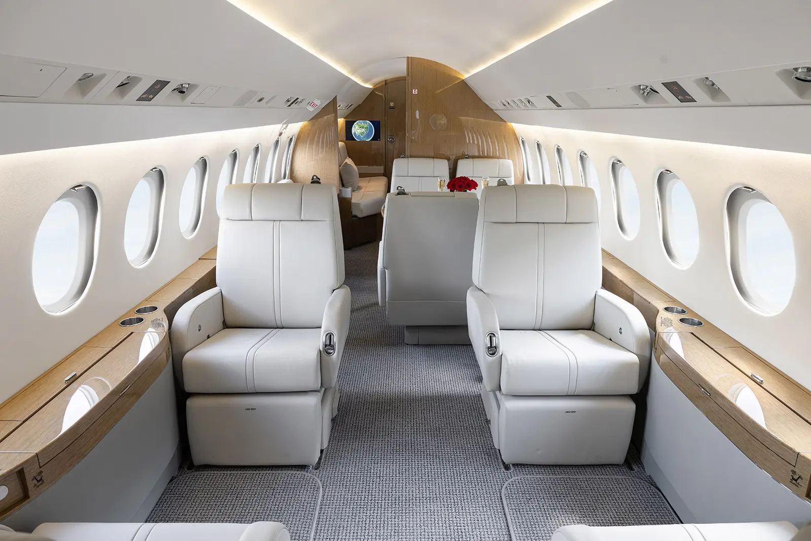 Dassault Falcon 900EX N888ZA operated by Clay Lacy Aviation, Inc. photo 3