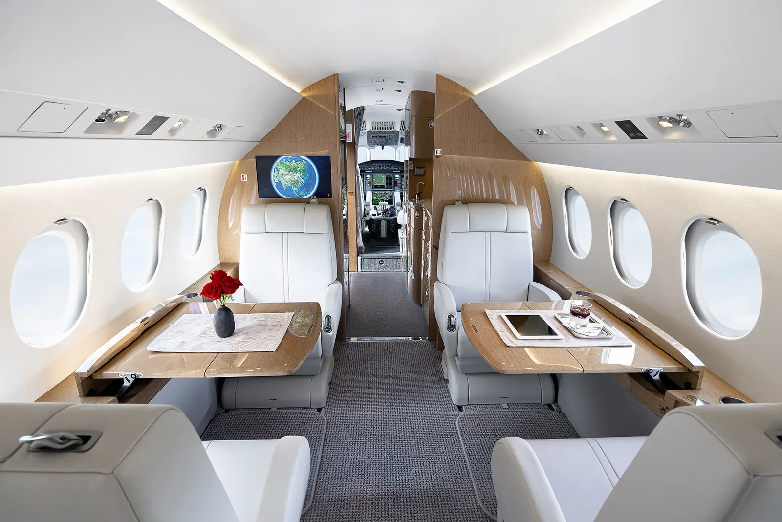 Dassault Falcon 900EX N888ZA operated by Clay Lacy Aviation, Inc. photo 4
