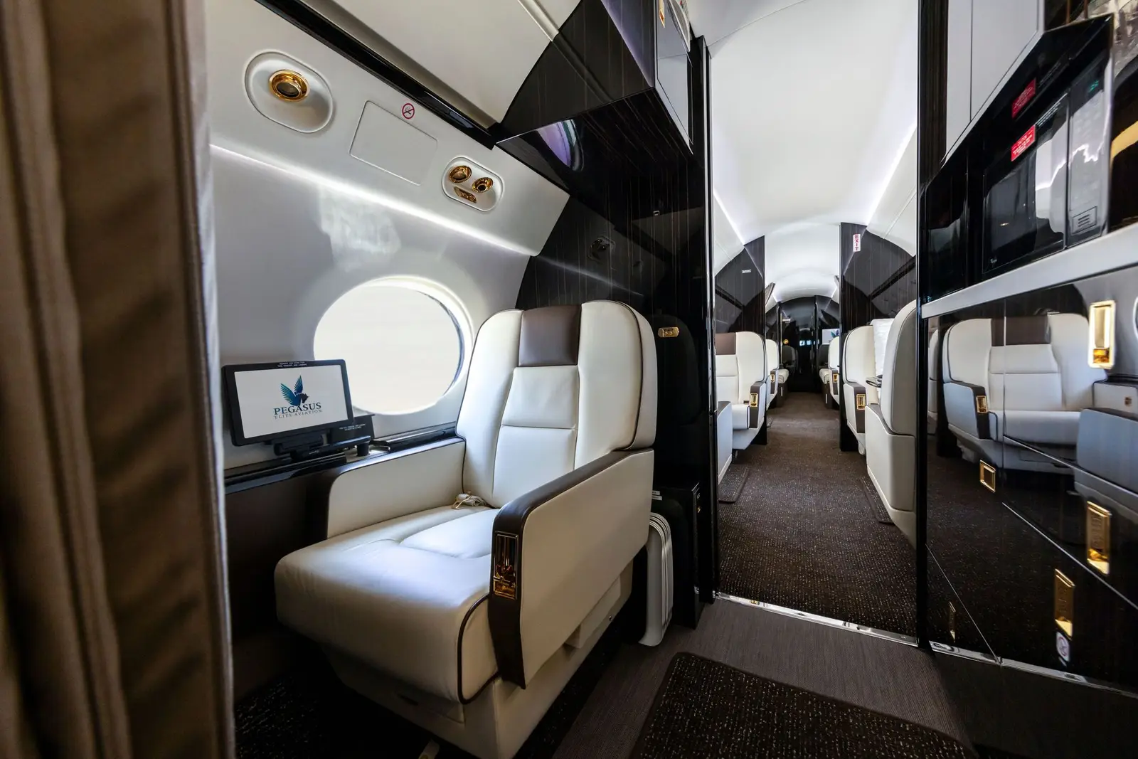 Gulfstream V N889KH operated by Pegasus Elite Aviation, Inc. photo 4