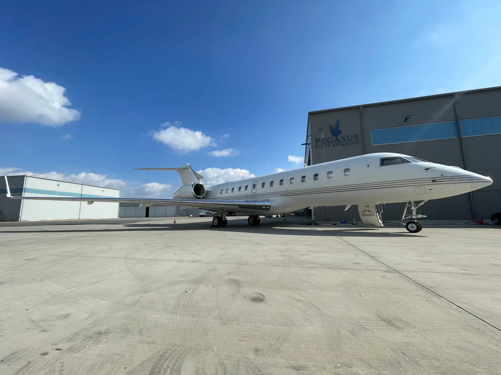 Bombardier Global 5000 N889PG operated by Pegasus Elite Aviation, Inc., exterior