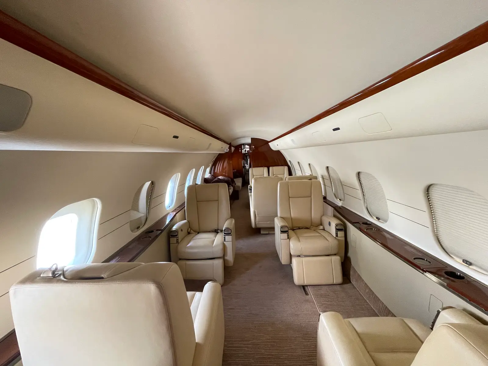 Bombardier Global 5000 N889PG operated by Pegasus Elite Aviation, Inc. photo 2