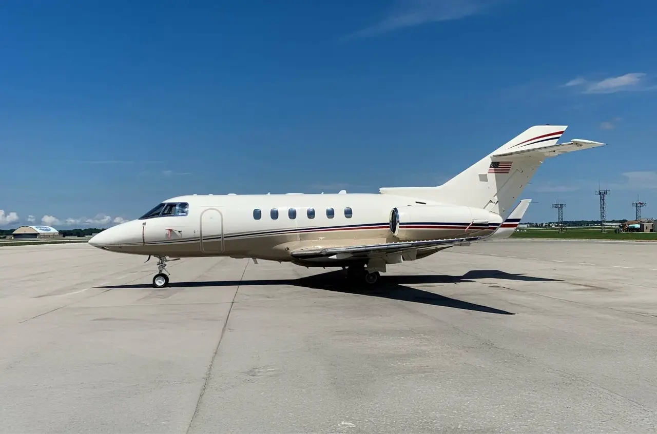 Beechcraft Hawker 900XP N894TX operated by Sky Quest, LLC photo 3