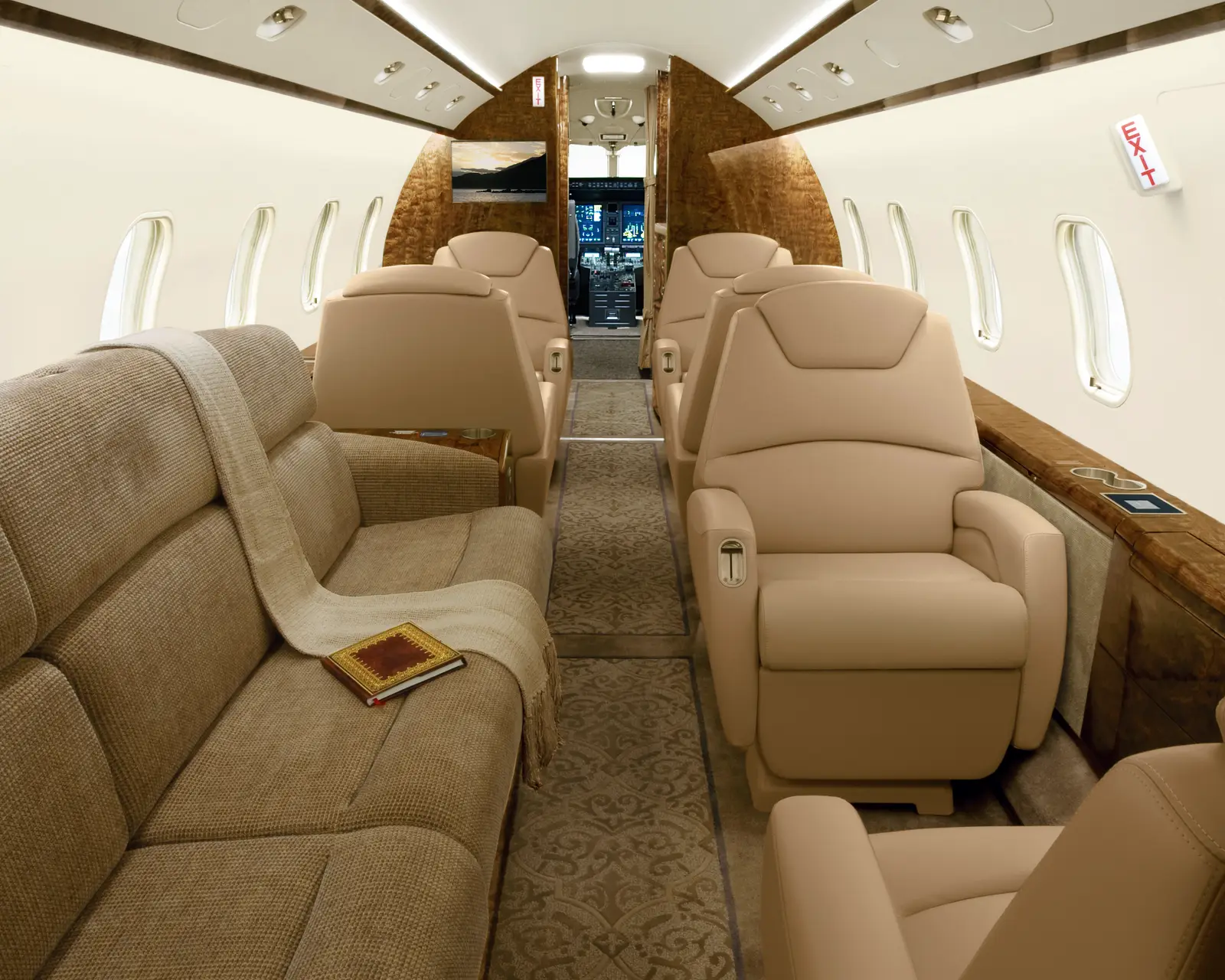 Bombardier Challenger 300 N895BB operated by Best Jets Int. photo 2